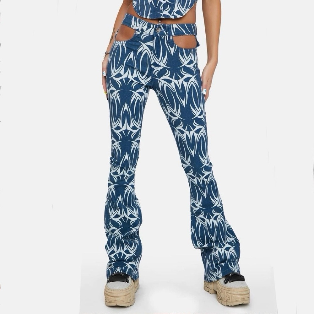 TATTOO JEANS WITH CUTOUTS
